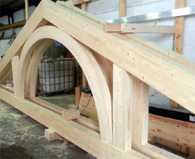 Glulam roof rame with integral arch